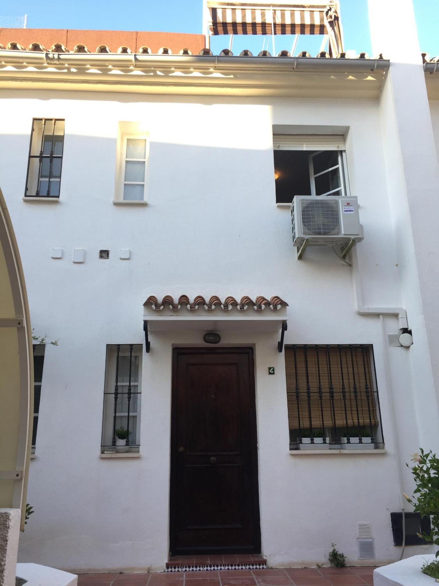 El Cortijuelo. Magnificent Triplex Terraced House With Rooftop Of 18M2, Overlooking The Sea. Parking Torremolinos Exterior foto